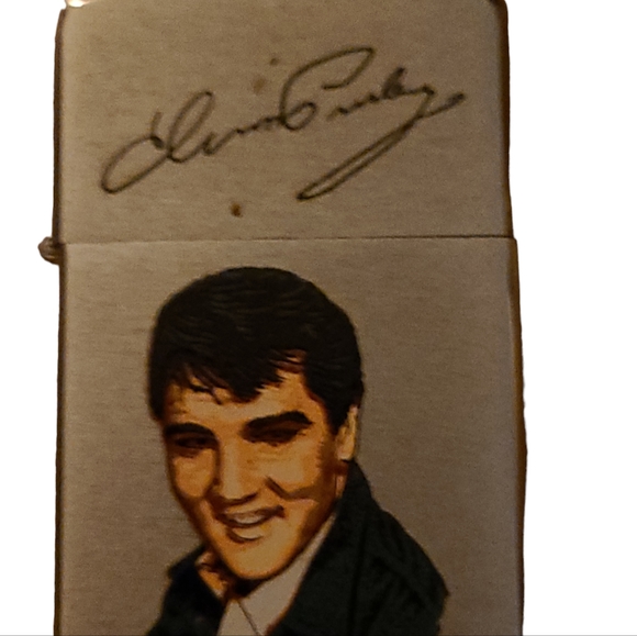 Unused Vintage from the 1980s Rare find Collectible Elvis Presley Zippo Lighter - Picture 2 of 4